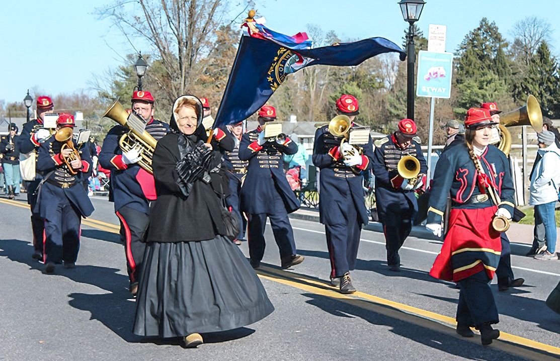 Thousands gather for Remembrance Day — photograph 3 from the original article