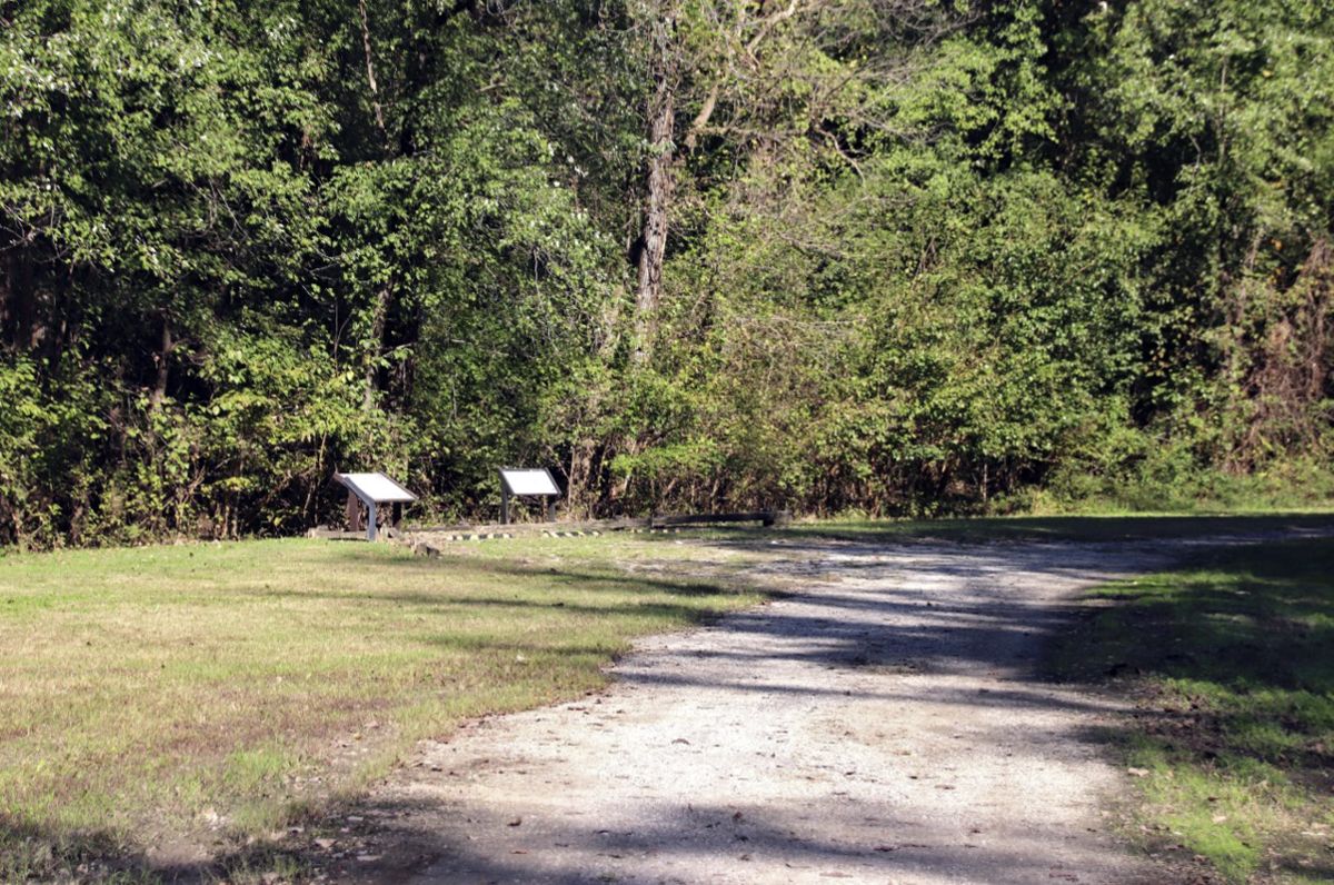 A view from Columbus Park across the Mississippi River at the Belmont Battlefield. — photograph 3 from the original article