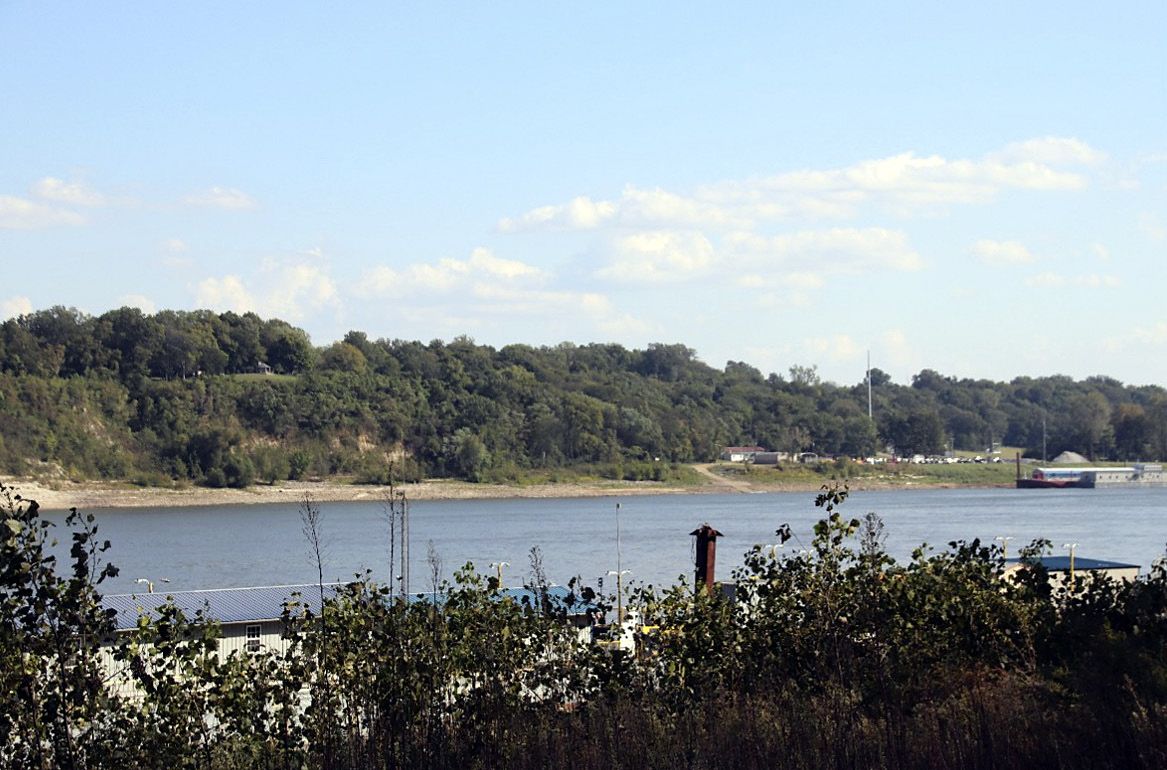 A view from Columbus Park across the Mississippi River at the Belmont Battlefield. — photograph 4 from the original article